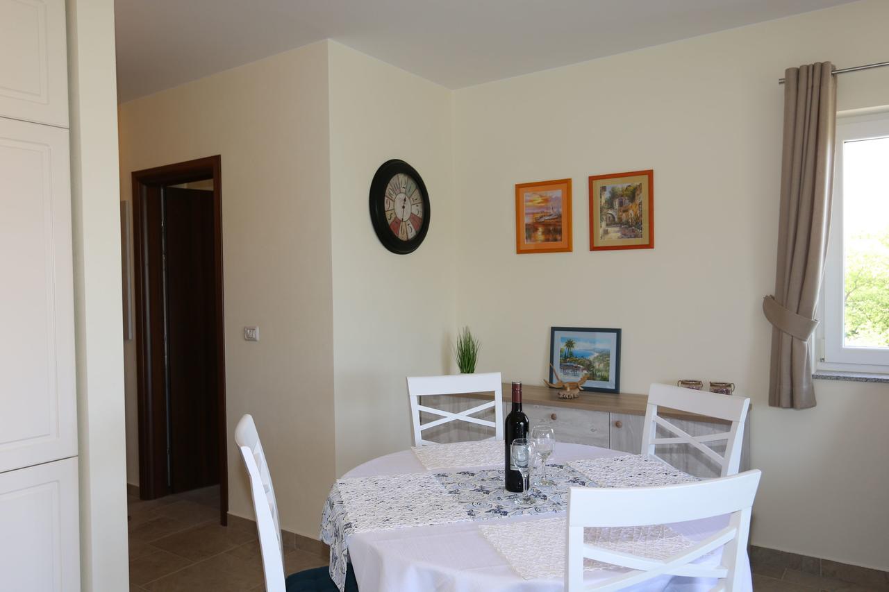 Apartment Soline Cove Екстериор снимка